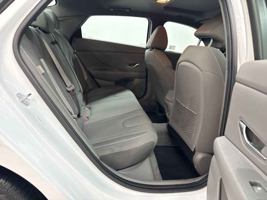 2025 Hyundai Elantra SEL - Photo 16
