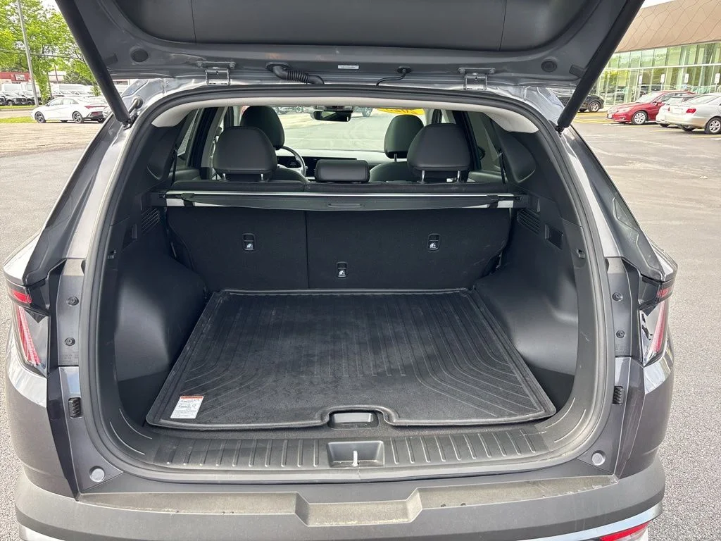 Used 2025 Gray Hyundai SEL Convenience image 28