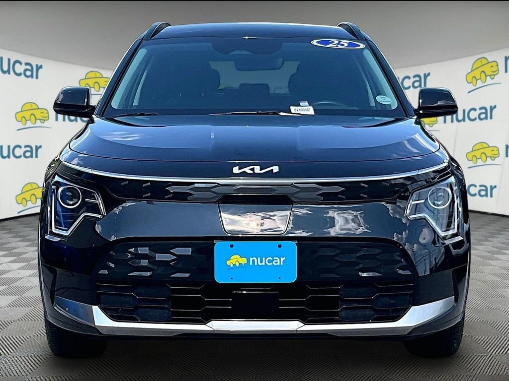 Used 2025 Black Kia Wind image 2