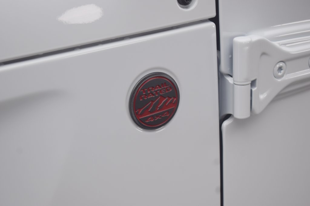New 2026 Bright White Clear-Coat Exterior Paint Jeep Rubicon image 19