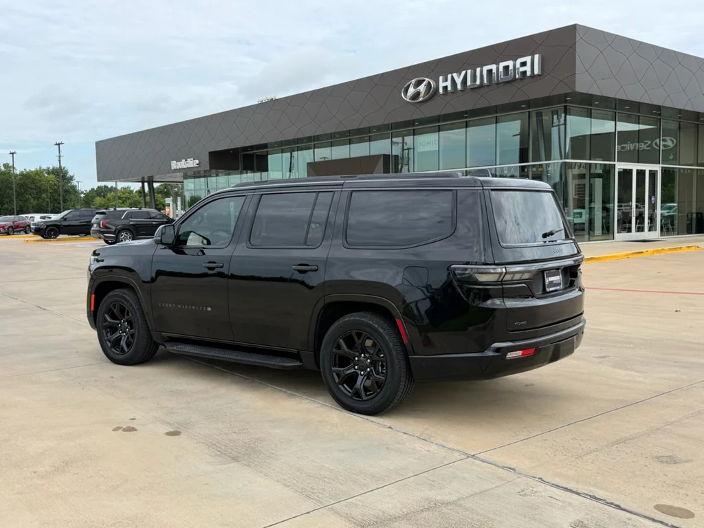 Used 2026 BLACK Jeep Upland image 3