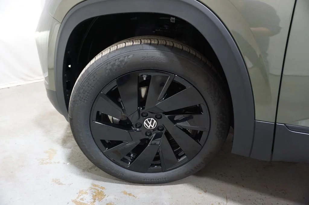 New 2026 Green Volkswagen 2.0T SE w/Technology image 32