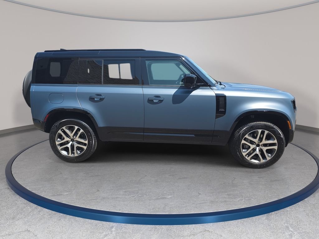 New 2026 Tasman Blue LAND ROVER X-Dynamic SE image 4