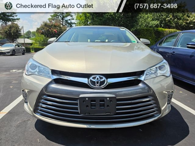 Used 2015 Creme Brulee Mica Toyota XLE image 2