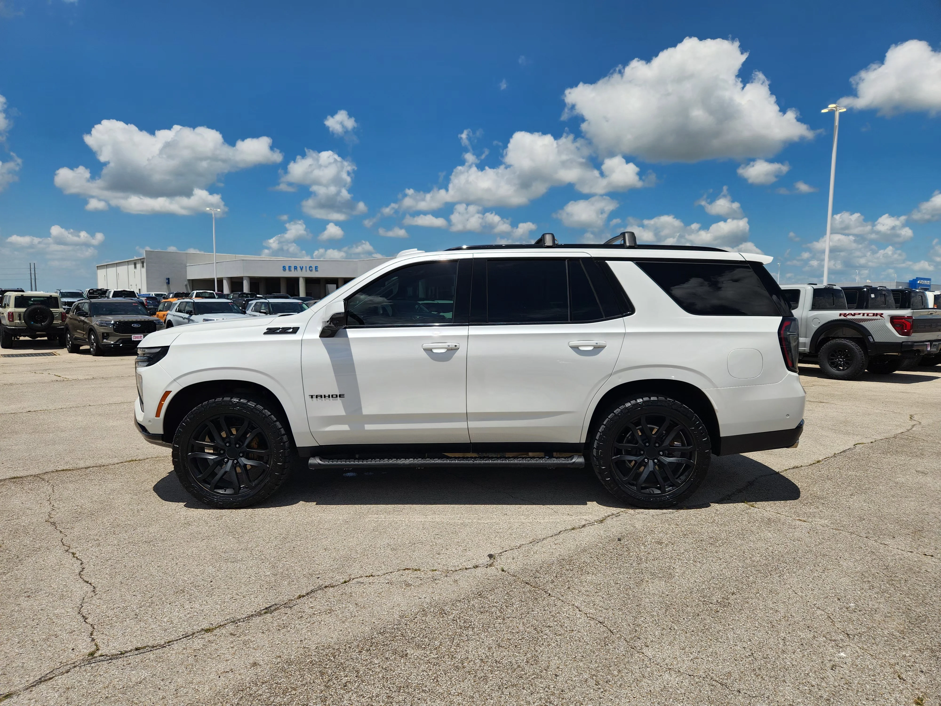Used 2025 Iridescent Pearl Tricoat Chevrolet Z71 image 4