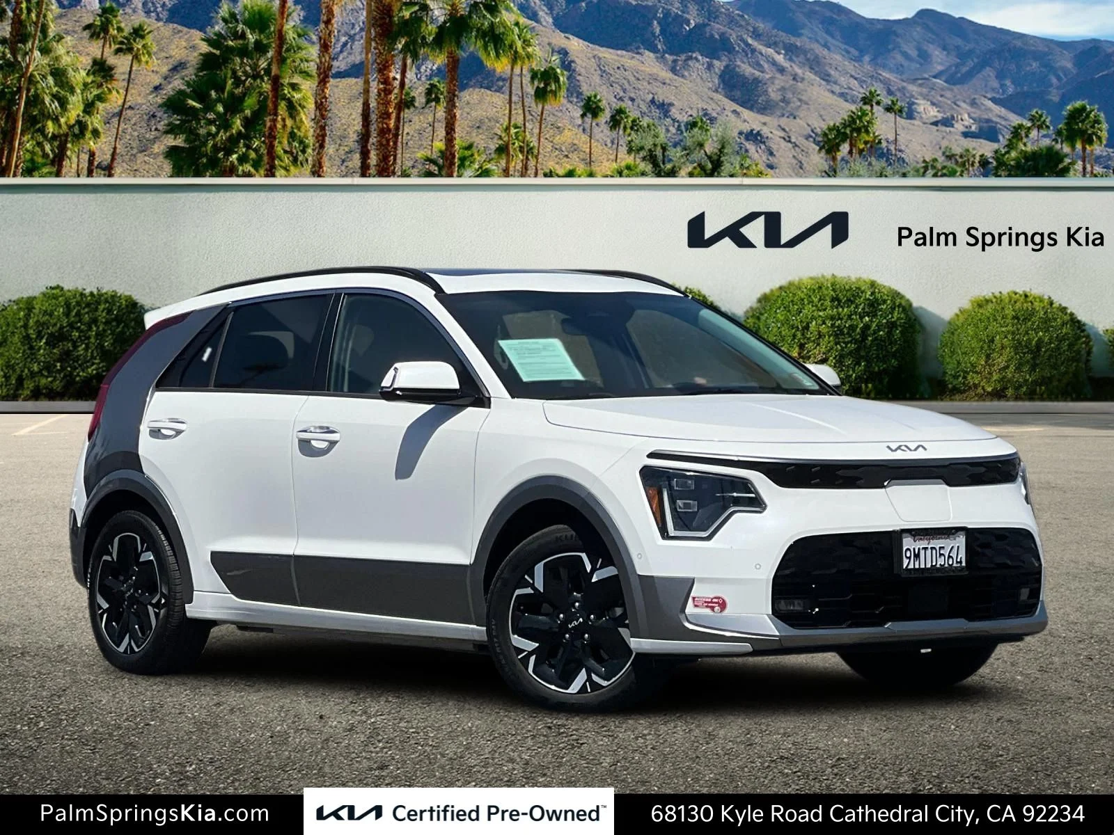 Certified Used 2023 White Kia Wave image 1
