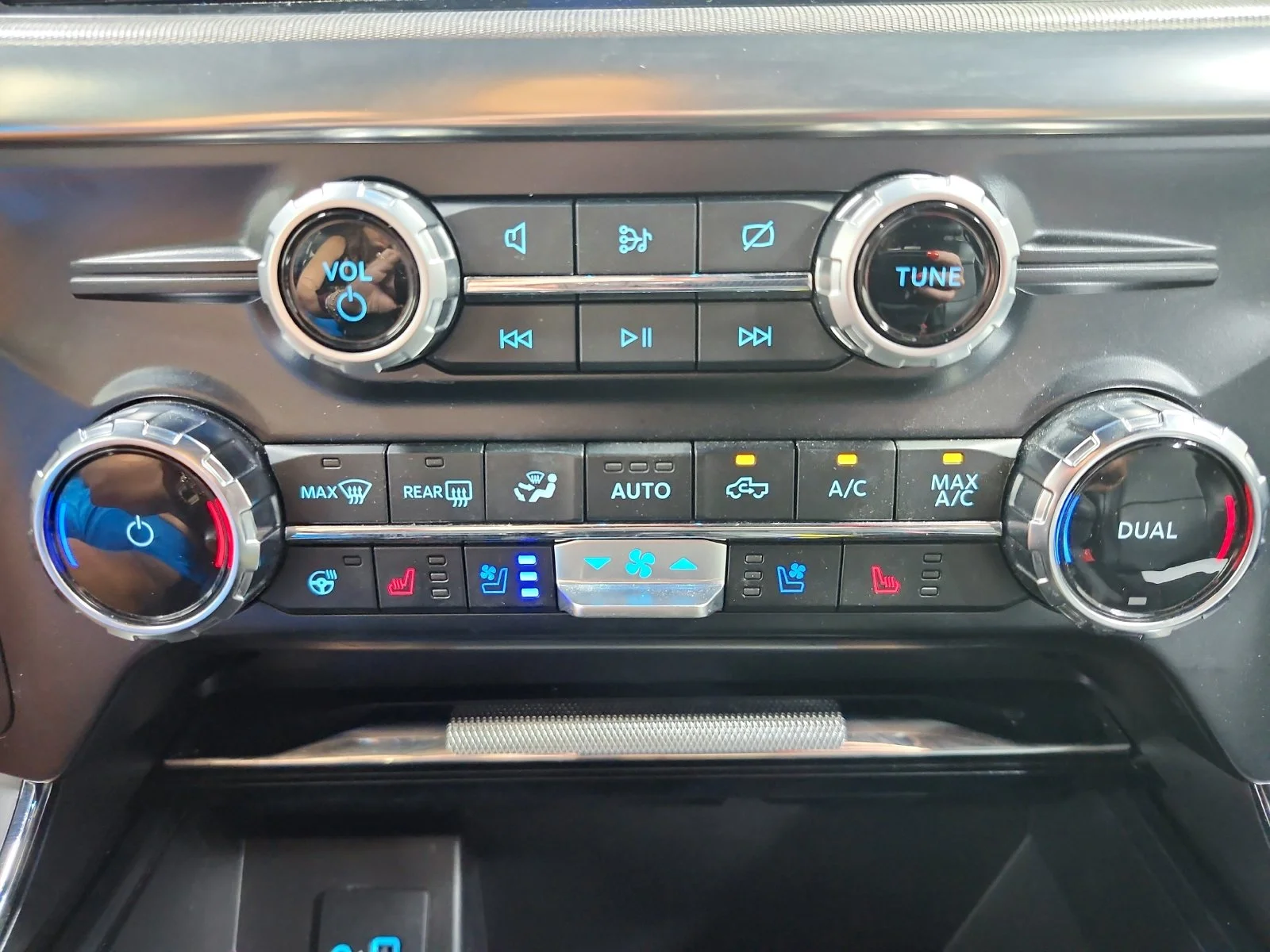 Used 2024 White Ford Lariat image 18
