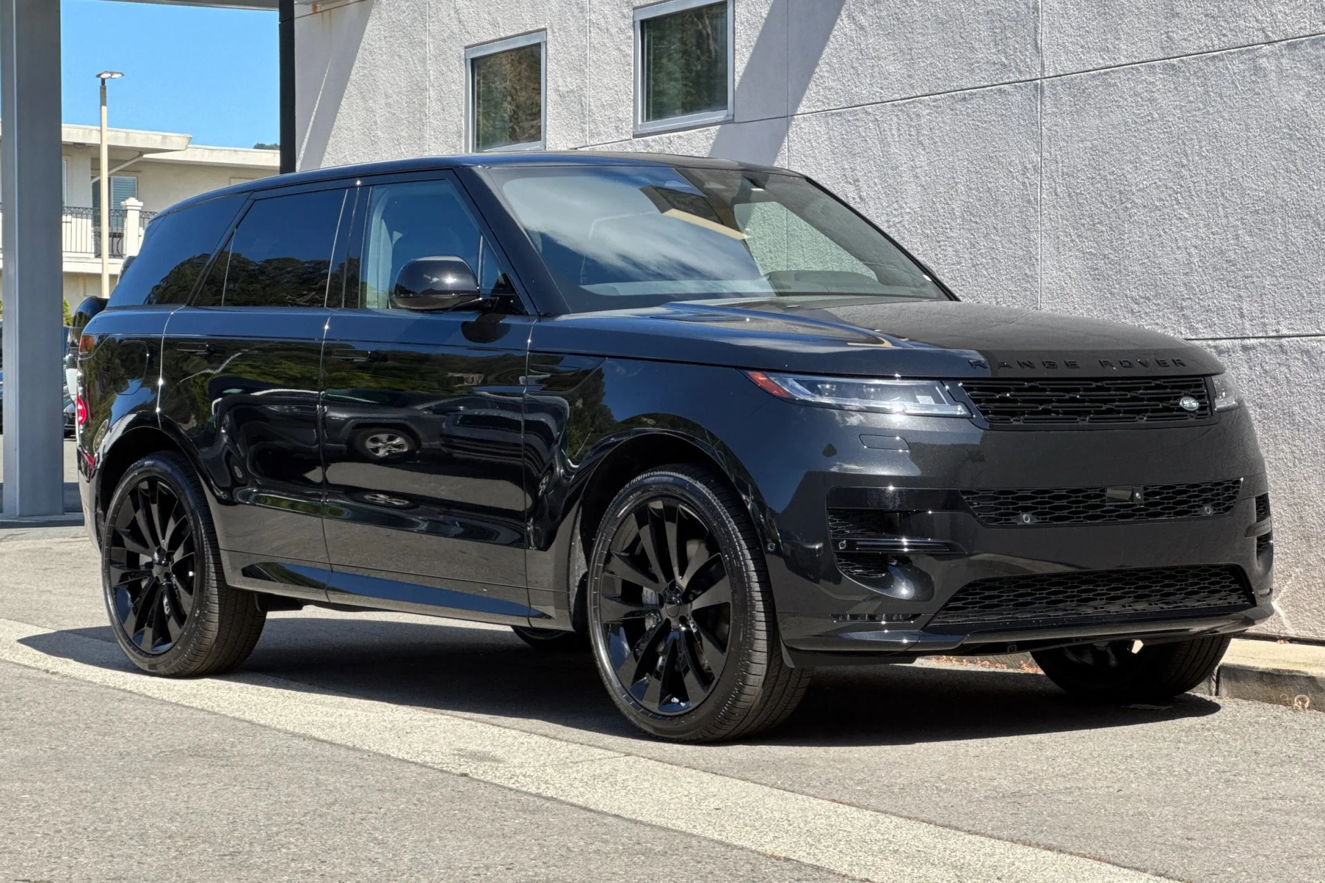 New 2026 Santorini Black Land Rover Dynamic SE image 9