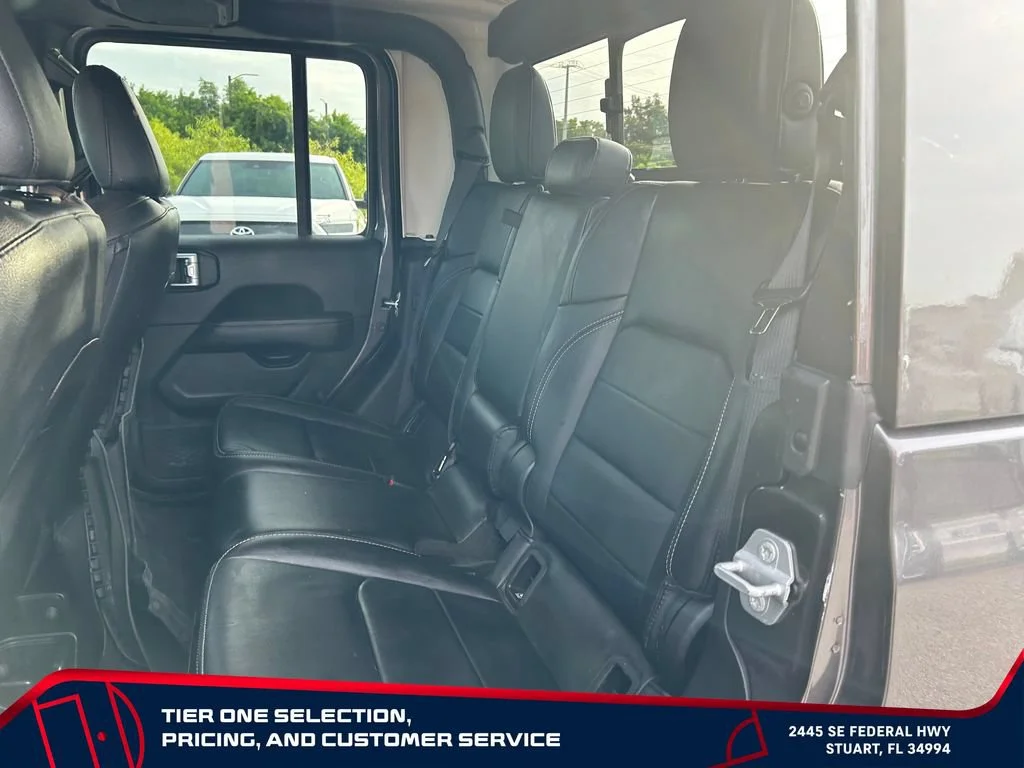 Used 2022 Gray Jeep Overland 4x4 image 27