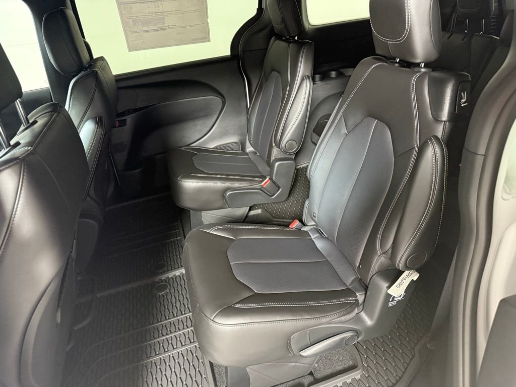 2026 Chrysler Voyager LX - Photo 13