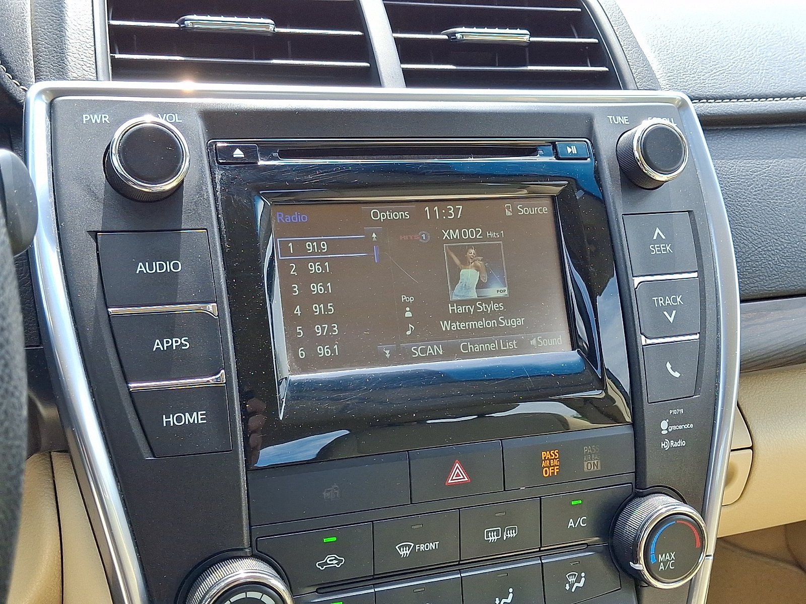 Used 2015 Creme Brulee Mica Toyota LE image 17