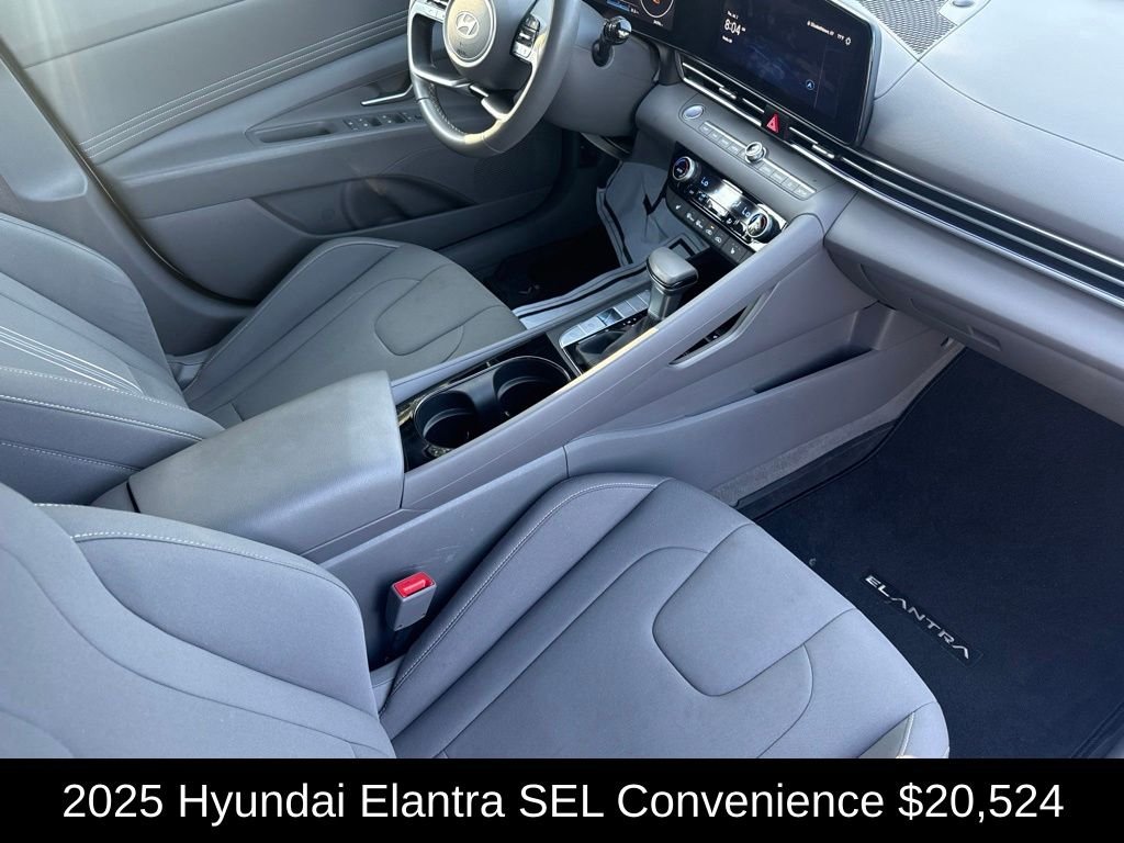 Used 2025 White Hyundai SEL Convenience image 16