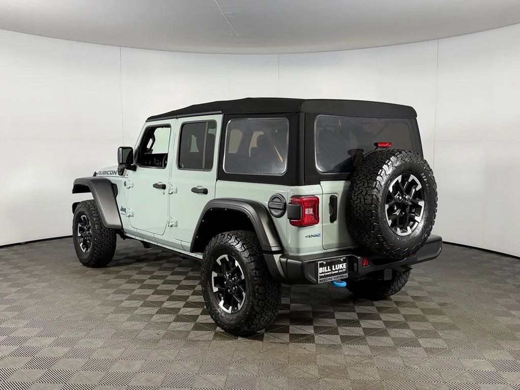 Used 2024  Jeep Rubicon 4xe image 9