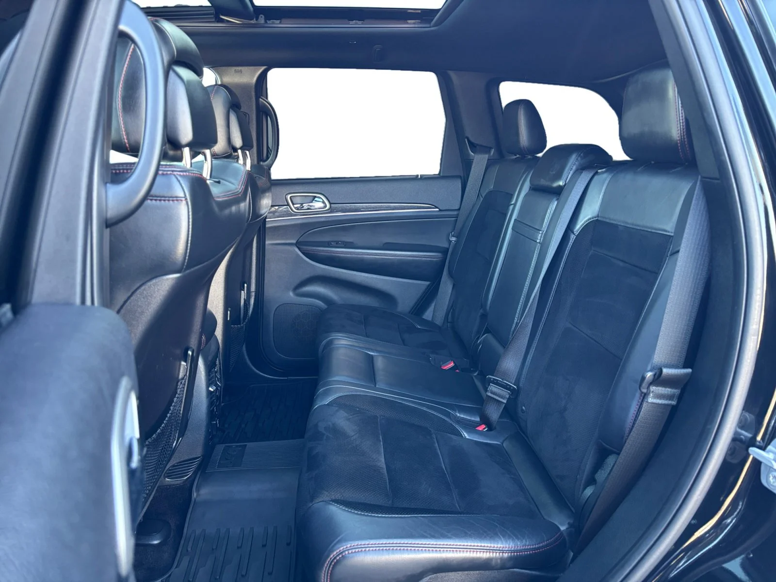 Used 2017 Black Jeep Trailhawk image 16