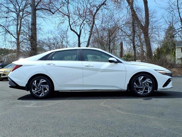 2024 Hyundai Elantra Limited - Photo 6
