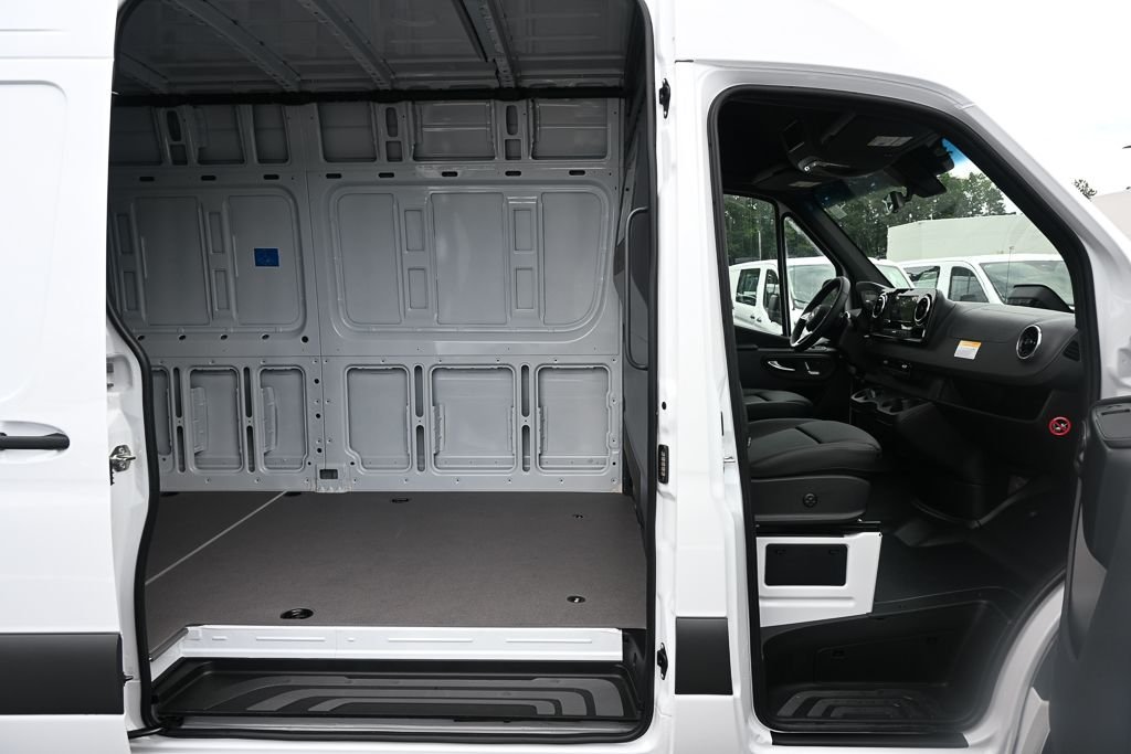 New 2026 Arctic White Mercedes-Benz Cargo 170 WB image 22