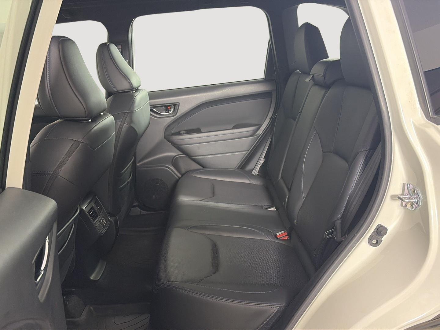 Certified Used 2025 Crystal White Pearl Subaru Limited image 13