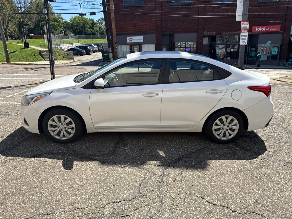 Used 2019 White Hyundai SE image 6