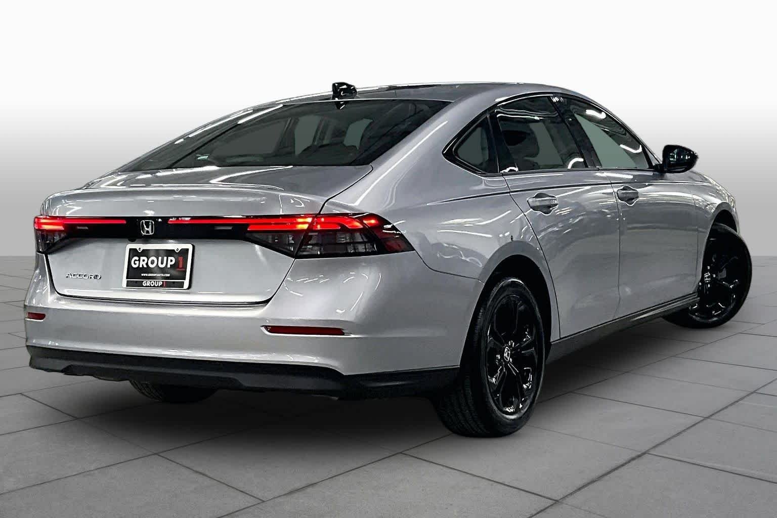 Used 2025 Solar Silver Metallic Honda SE image 12