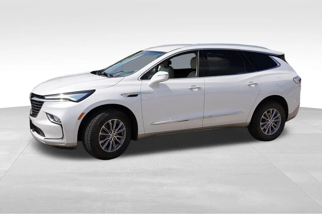 Used 2024 White Frost Tricoat Buick Essence image 10