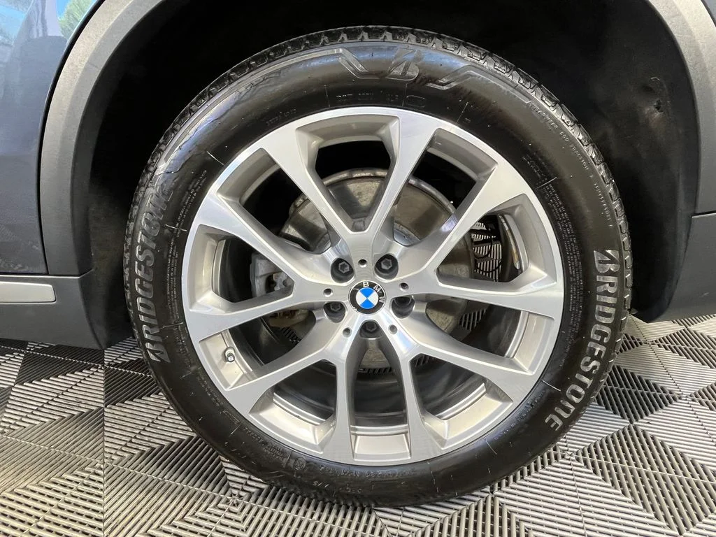 Used 2020 Gray BMW xDrive40i image 17