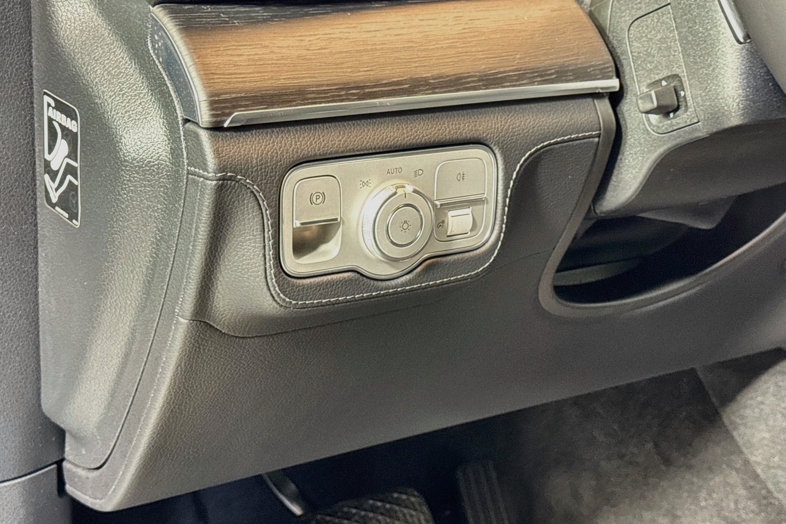 New 2026 Selenite Grey Metallic Mercedes-Benz GLE 580 image 10