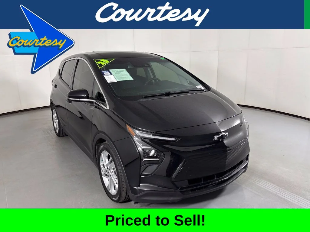Used 2023 Black Chevrolet 1LT image 1