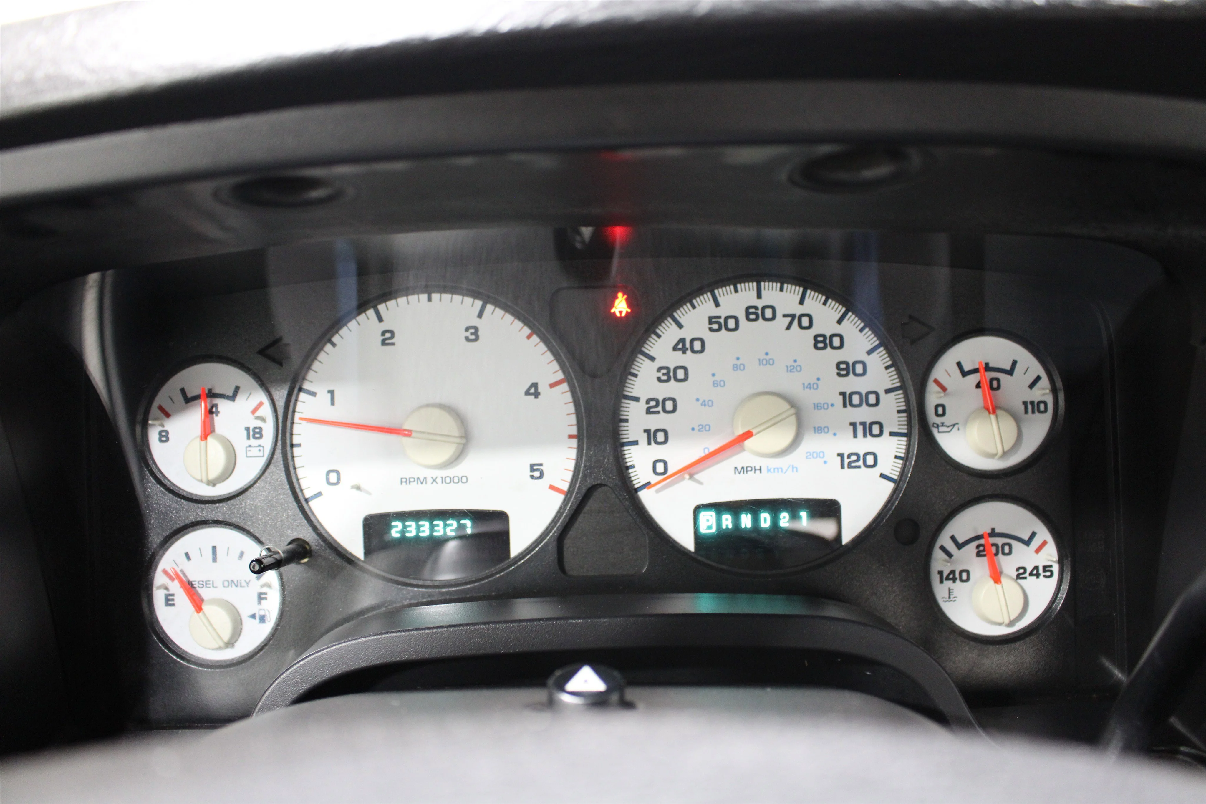 Used 2005 Bright White Dodge SLT image 12
