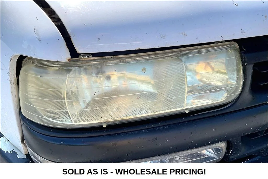 Used 2002 White Chevrolet Base image 27