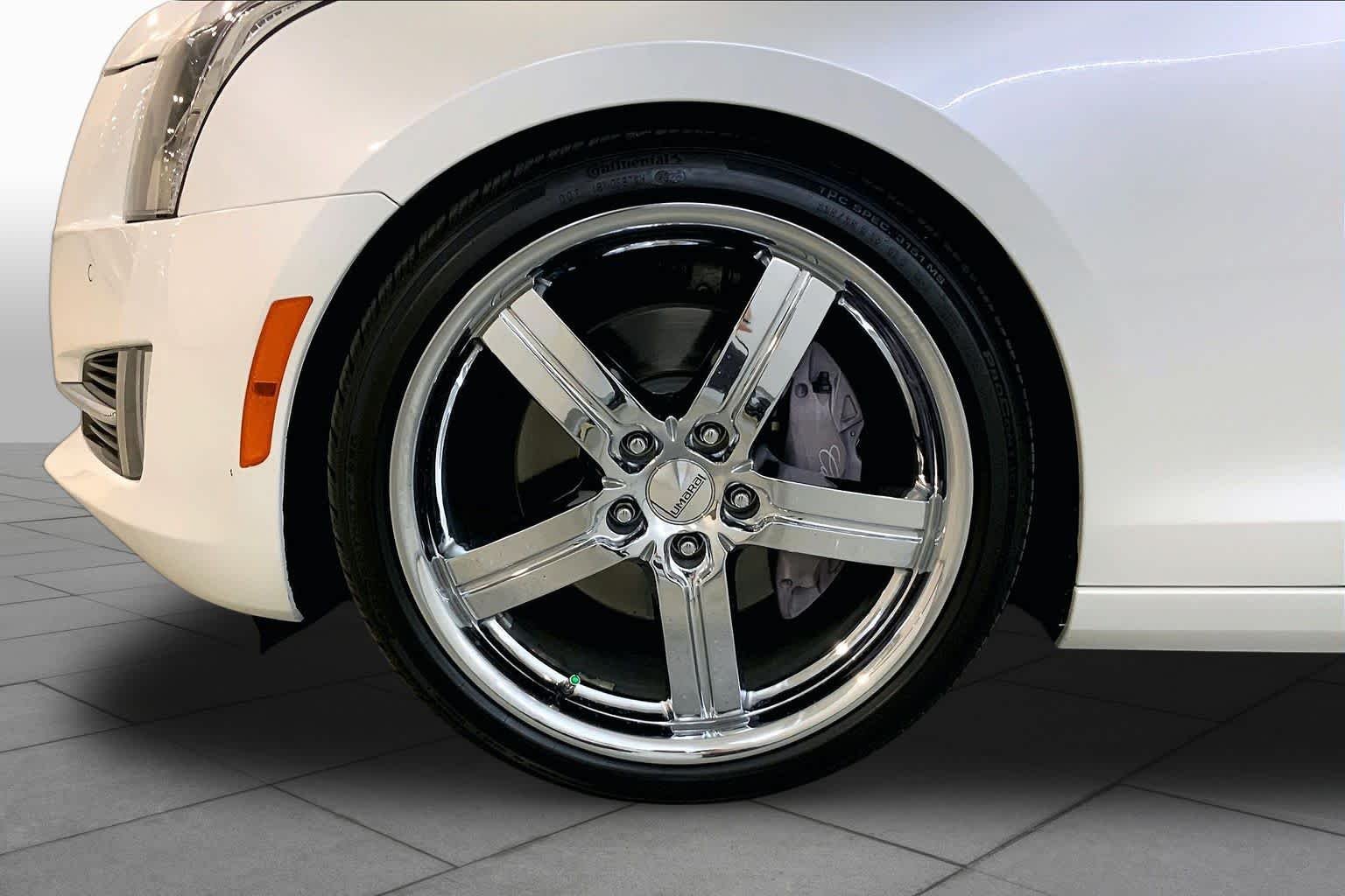 Used 2018 Crystal White Tricoat Cadillac Premium Luxury RWD image 10