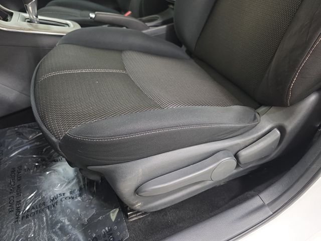 Used 2015 White Nissan S image 27