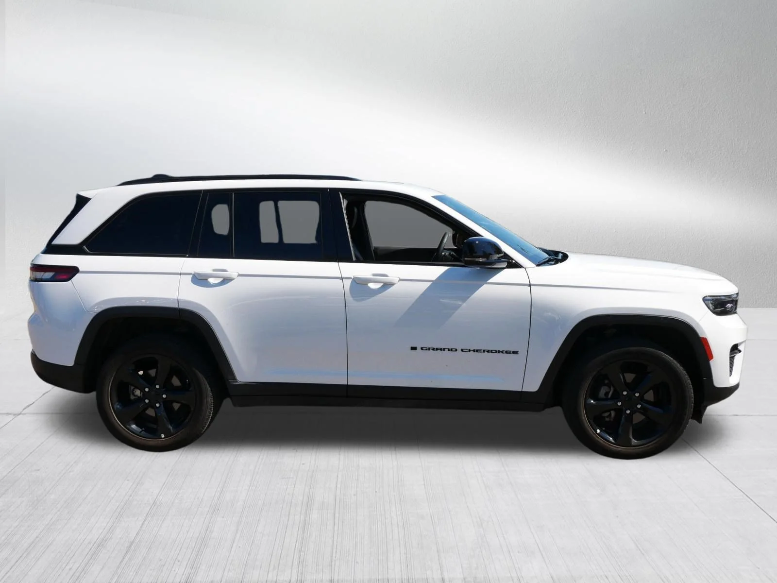 Used 2023 Bright White Clearcoat Jeep Altitude X image 8