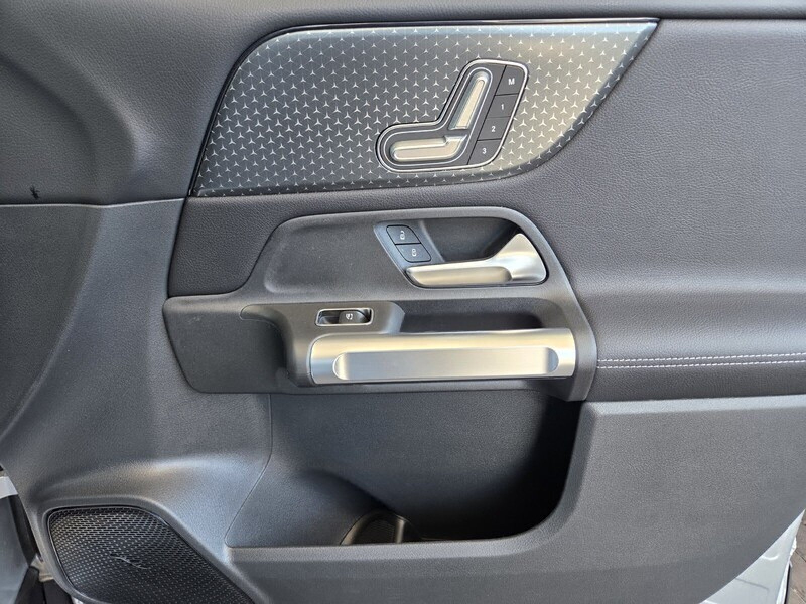New 2026 Cirrus Silver Metallic Mercedes-Benz GLB 250 SUV image 20
