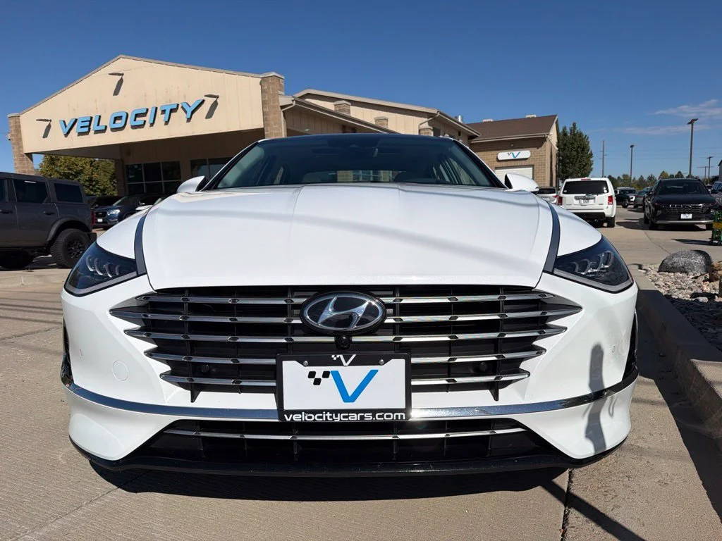 Used 2023 White Hyundai Limited image 2