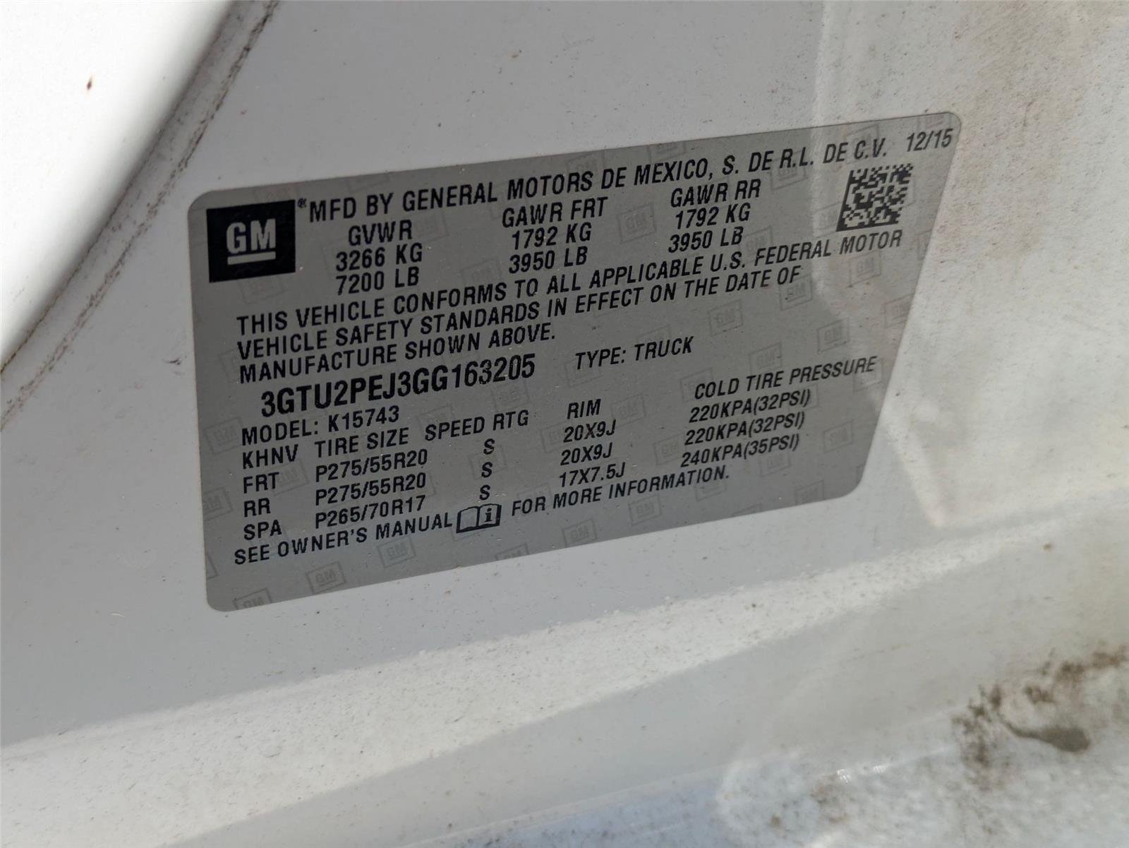 Used 2016 White Frost Tricoat GMC Denali image 14