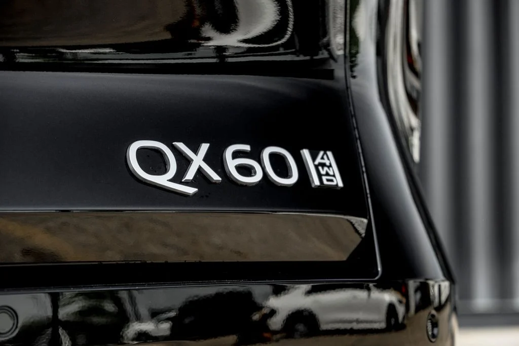 New 2027 MINERAL BLACK INFINITI Luxe AWD image 9