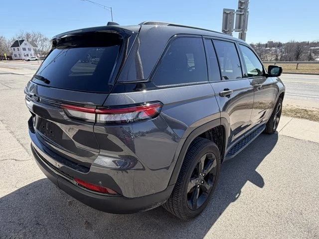 Used 2025 Baltic Gray Metallic Clearcoat Jeep Altitude X image 3