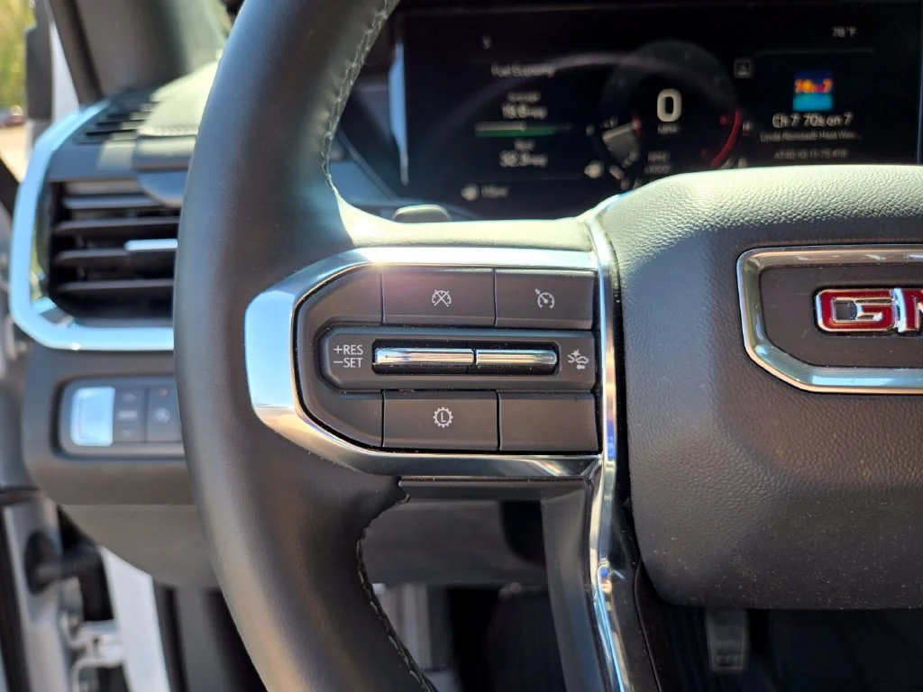 Used 2025 White GMC Elevation image 29