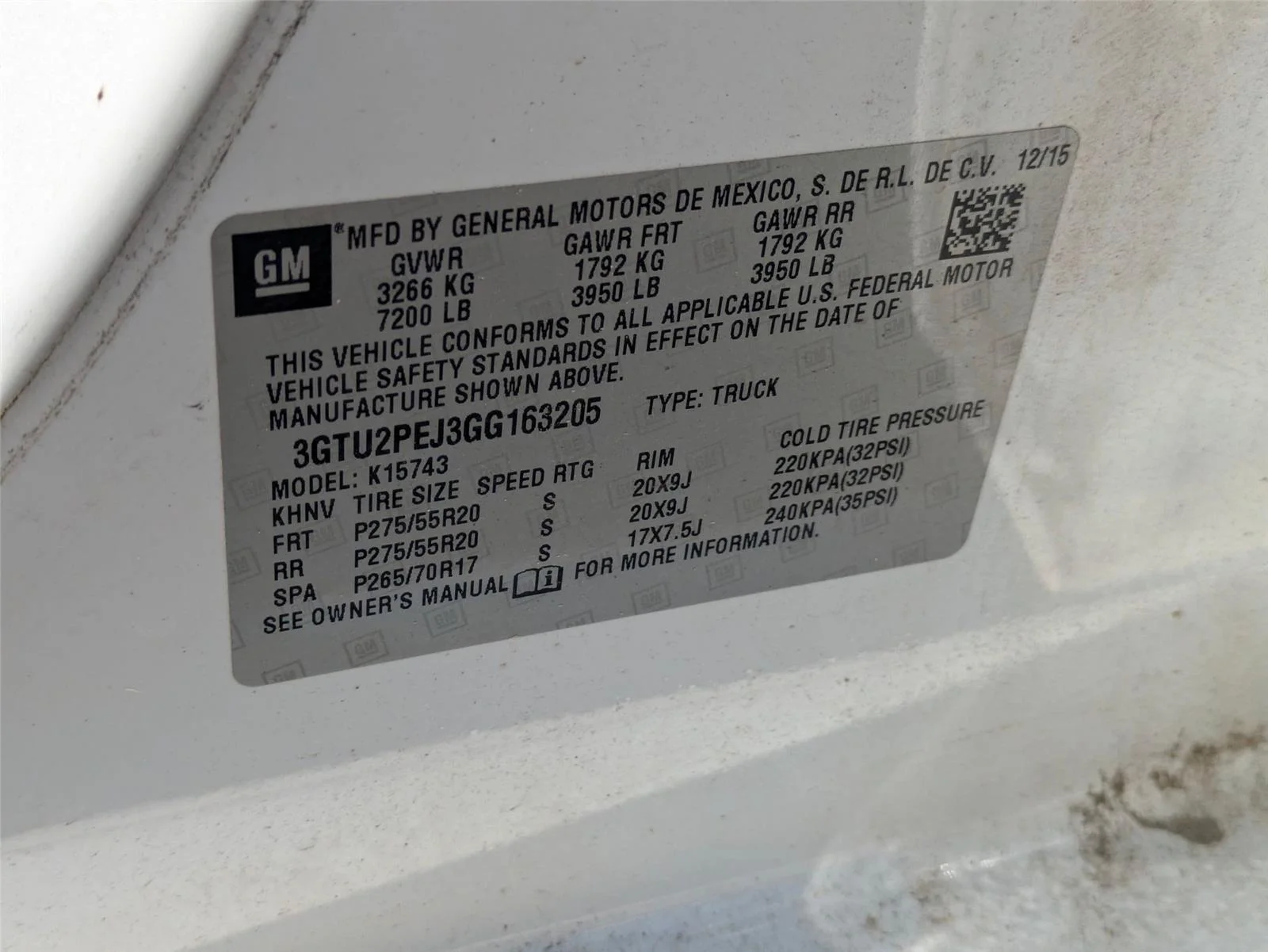 Used 2016 White Frost Tricoat GMC Denali image 14