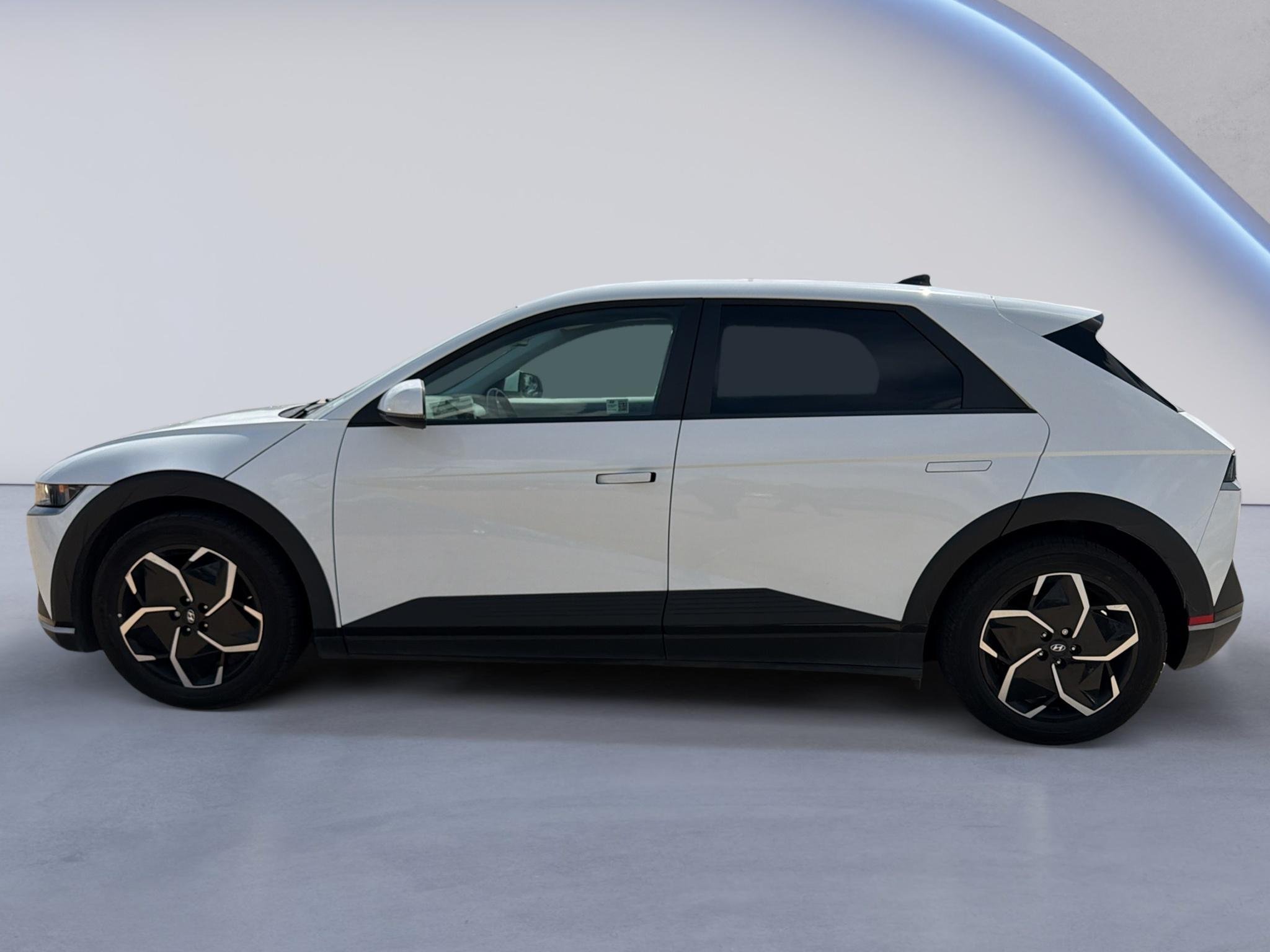 Certified Used 2024 Atlas White Hyundai SEL image 9