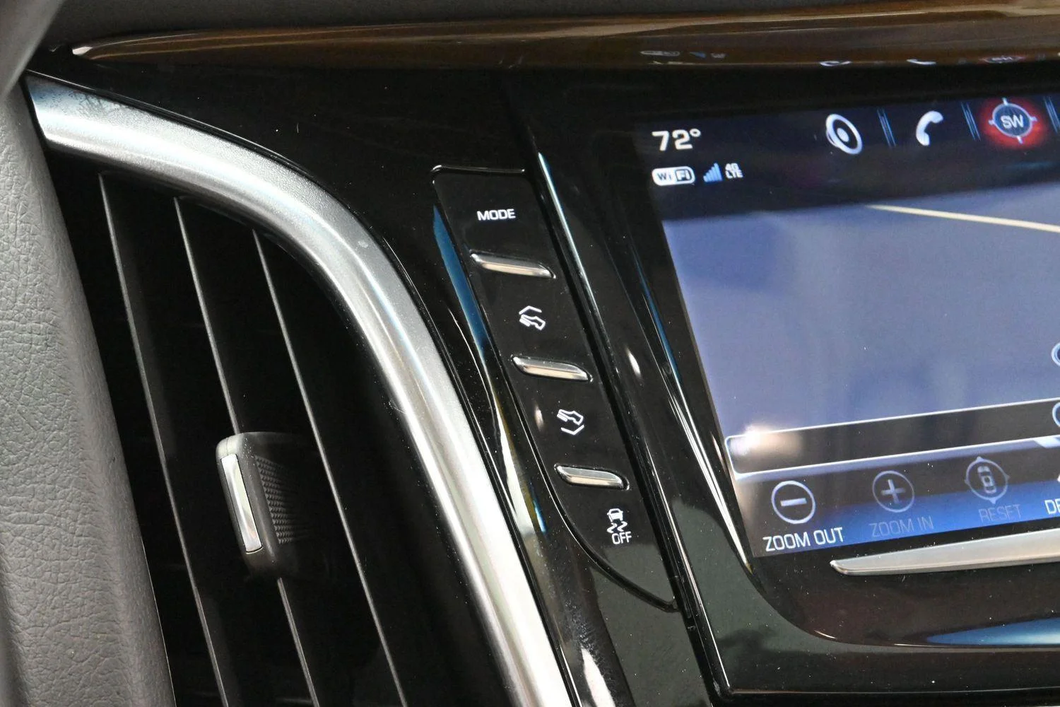 Used 2019 DARK ADRIATIC BLUE METALLIC Cadillac Premium Luxury image 28