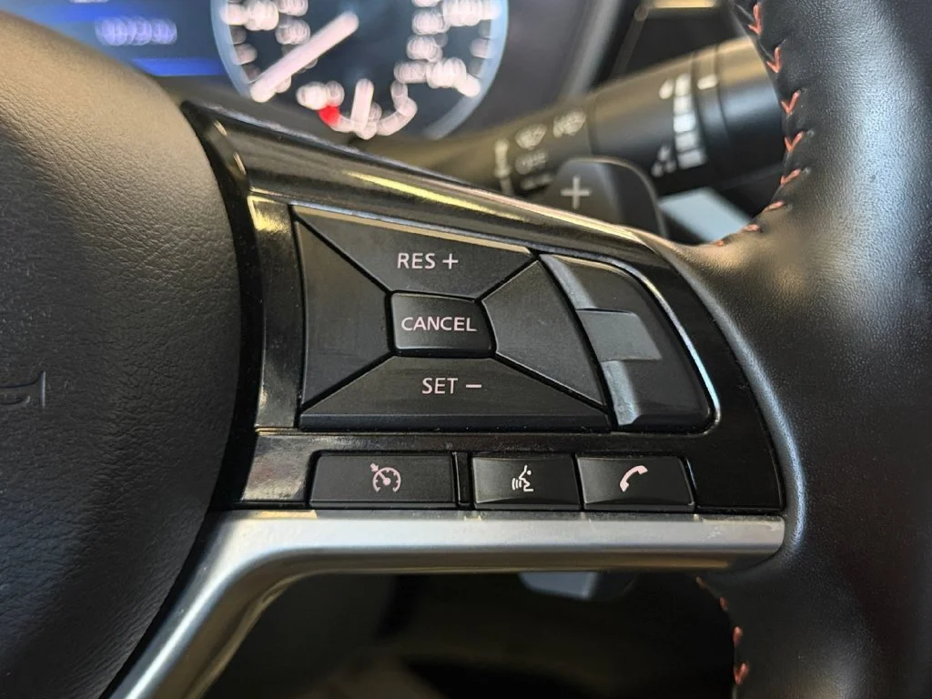 Used 2025 White Nissan 2.5 SR image 32