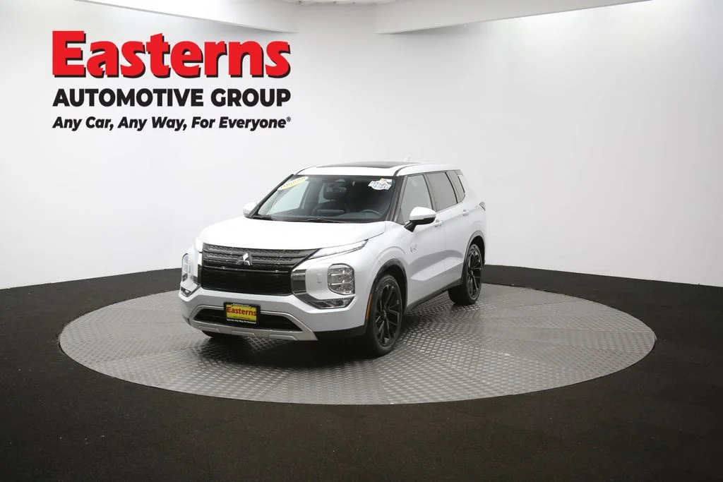 Used 2023 White Mitsubishi SE image 55