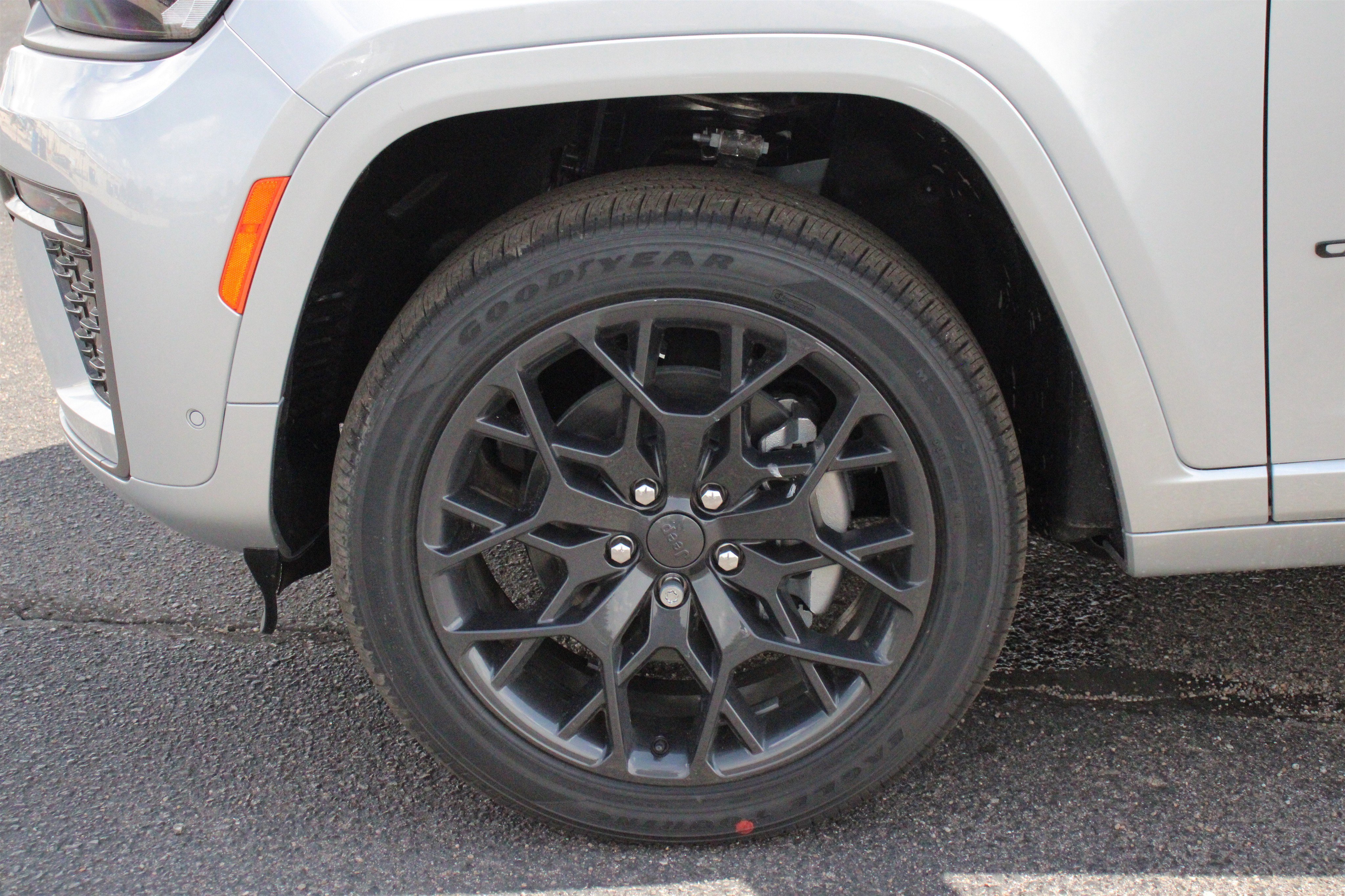 New 2026 Silver Zynith Exterior Paint Jeep Summit image 42