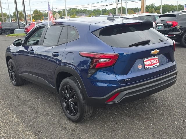 2024 Chevrolet Trax LS - Photo 13