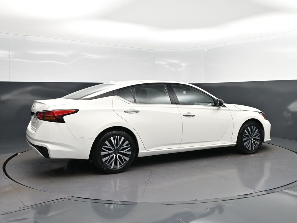 2025 Nissan Altima SV - Photo 8