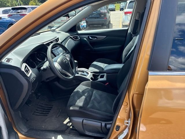 Used 2014 Orange Nissan S image 11