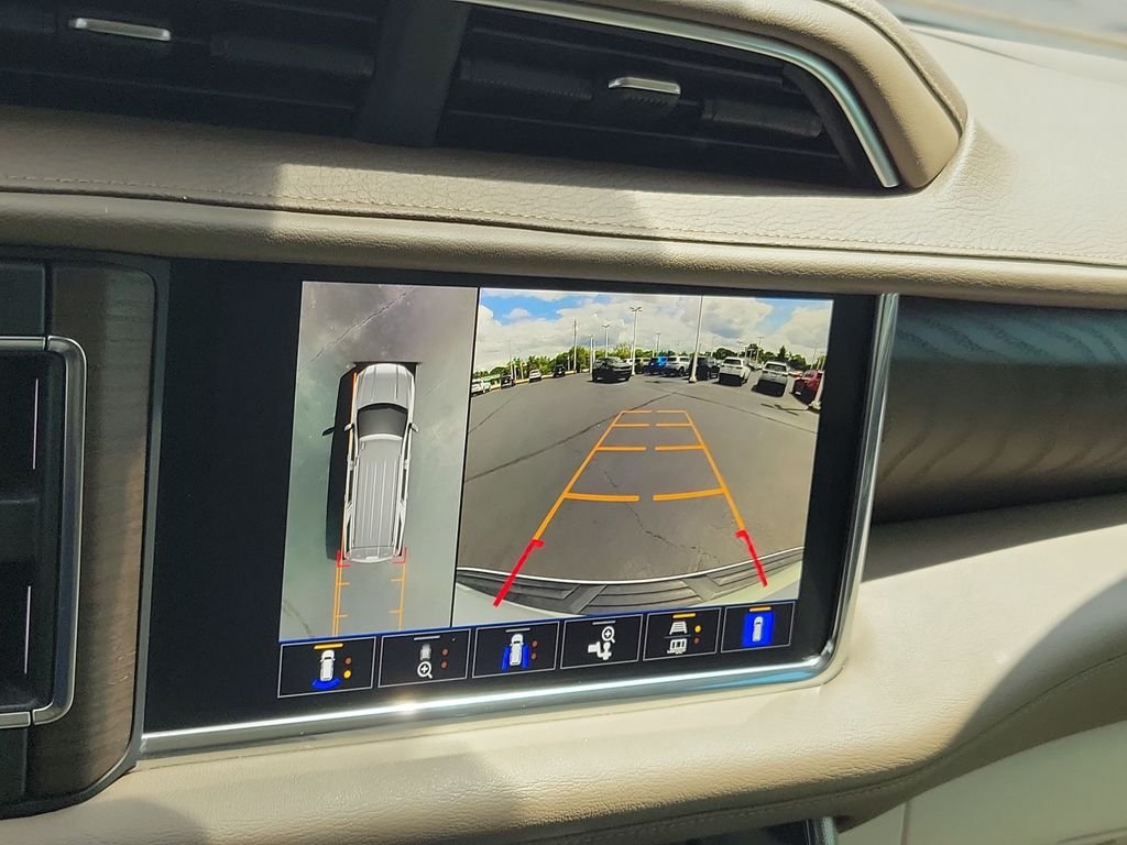 Used 2022 White GMC Denali image 30