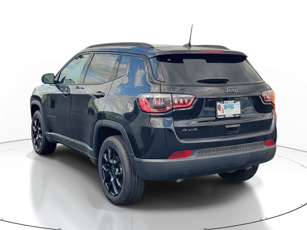 New 2026 Diamond Black Crystal Pearlcoat Jeep Latitude image 3