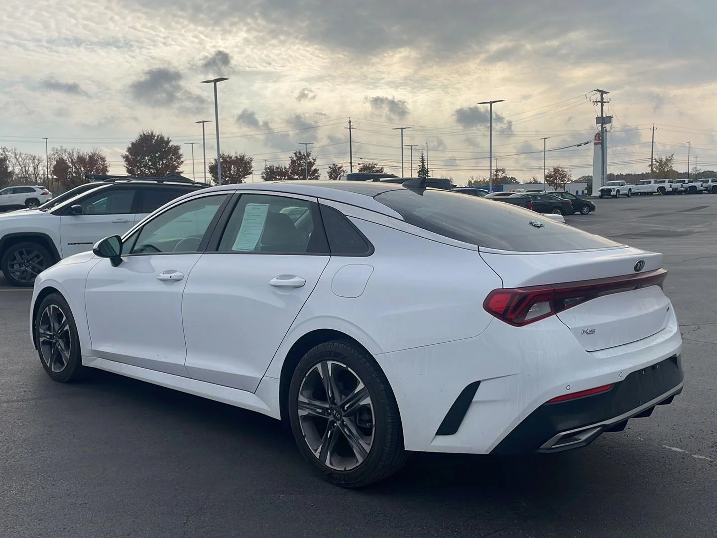 Used 2021 Glacial White Pearl Kia  image 11